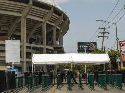 Aficionados llegan con tiempo para poder ingresar al Estadio Jalisco. EL INFORMADOR / F. Atilano