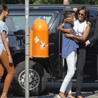 La familia Obama asiste a alegre misa de Pascua