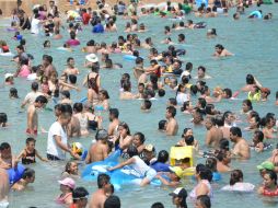 Las playas aún mantienen buena afluencia turística y los restaurantes registran buenas ventas. NTX / A. Covarrubias