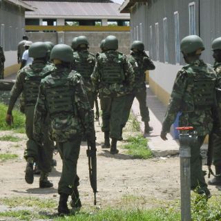 El Ejército de Kenia bombardea bases de Al Shabab