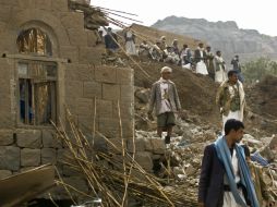 La violencia en Adén ha deteriorado la situación humanitaria, y la mayoría de los barrios tienen recursos cortados por los bombardeos. AP / H. Mohammed