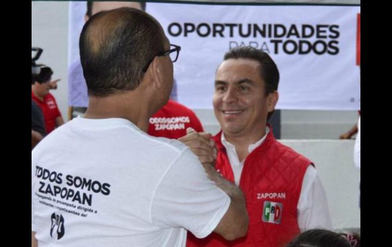 Rizo visitó el mercado de Lomas de Zapopan y el tianguis de Altragacia. TWITTER / @ChavaRizo