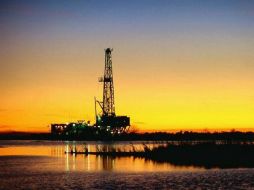 El crudo mexicano tuvo una baja, luego de colocarse en el mercado energético internacional en 45.57 dólares. EFE / ARCHIVO