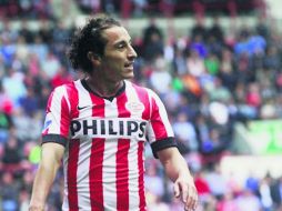 'Es el directivo el que no deja y (...) pretenden vender a los jugadores como si fuéramos todos Messi', dijo Andrés Guardado. AFP / ARCHIVO