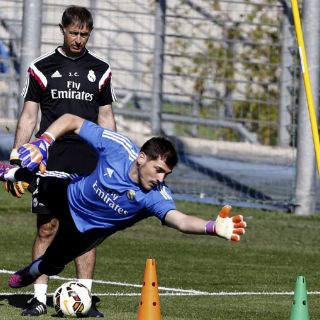 Protegen a Iker Casillas de silbidos en el Bernabéu