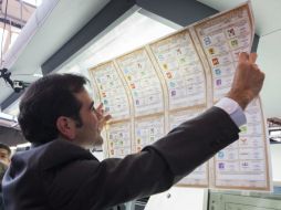 El INE, buscando evitar la discriminación, incluirá textos en braille dentro de las boletas electorales, entre otras medidas. SUN / C. Rogel