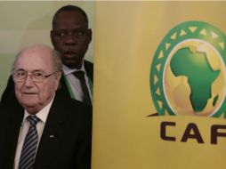 Blatter y Hayatou coinicidieron en el congreos anual de la CAF en el Cairo. AP / H. Ammar