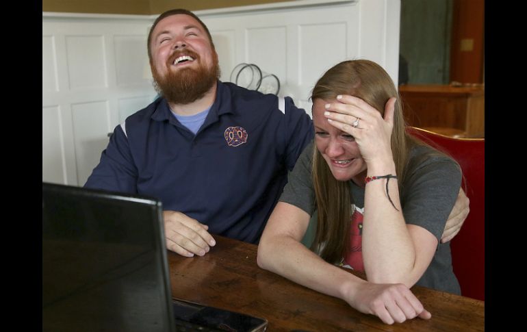 Su historia se hizo viral en redes sociales y ahora tendrán una gran fiesta. AP / D. Spencer