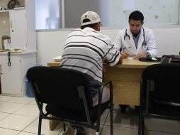 De esos mismo 100 pesos, 15.9 se gastaron en consultas médicas; según el Inegi. EL INFORMADOR / ARCHIVO