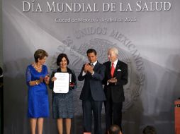 Además se hizo entrega de diez medallas al Mérito 2015 por la humanidad en el marco de los festejos por el Día de la Salud. NTX / J. Arciga