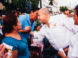Alfaro visitó este lunes la colonia Lomas del Gallo. FACEBOOK / Enrique Alfaro Ramírez