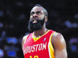 James Harden de los Rockets de Houston es el líder de anotaciones de la NBA con 27.7 puntos por partido. AFP / ARCHIVO