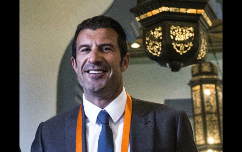 Figo señala que cuenta ya con el apoyo de presidentes de varias federaciones que, según él, son reticentes a decirlo. AFP / K. Desouki