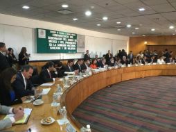 En reunión con diputados, Agustín Carstens destaca que al mantener la inflación baja se protege al mercado interno. TWITTER / @juanbuenot