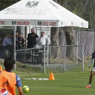 'Piojo' Herrera visita Chivas y Vergara reaparece