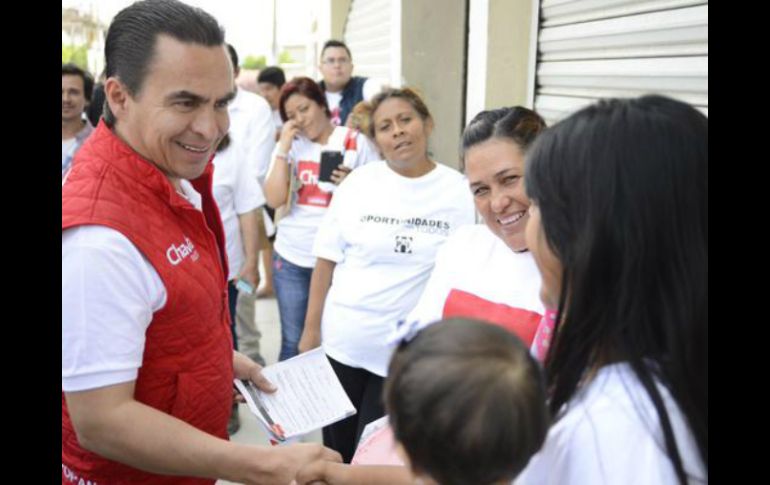 A través de su cuenta de Twitter, Rizo dio a conocer que planea crear un programa de becas de estudio. TWITTER / @ChavaRizo