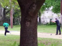 Captura del video donde el agente Michael Slager dispara a Walter Scott. AP / Cortesía de L. Chris Stewart