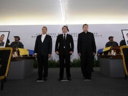 El homenaje concluyó con aplausos, silencio y la salida de los féretros hacia las carrozas que aguardaban. ESPECIAL / Gobierno de Jalisco
