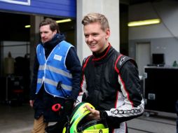 Mick Schumacher, de 16 años, terminó octavo, quinto y 12do entre 33 pilotos. AFP / R. Hartmann
