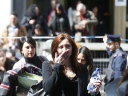 Decenas de agentes de las fuerzas del orden desalojaron el Palacio de Justicia e iniciaron la ''caza'' al asesino. AP / L. Bruno