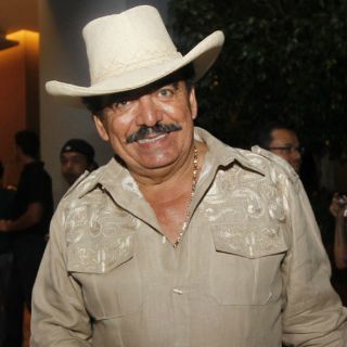 Joan Sebastian tuvo fuerte recaída, dice su hijo