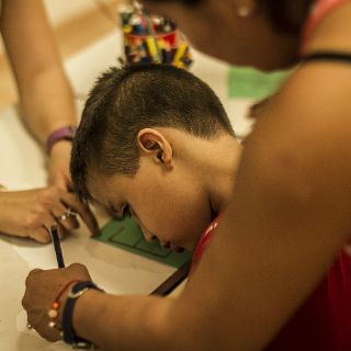 Descubren por qué unos niños autistas desarrollan más el lenguaje que otros