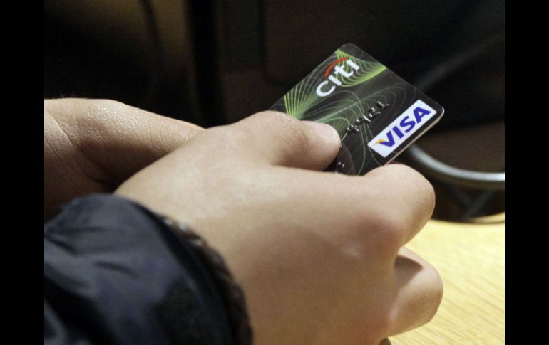 También deberán informar de la Tasa Efectiva Promedio Ponderada y la Anualidad de sus productos. AP / ARCHIVO