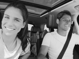 ''Y así todos los días'', publica la reportera deportiva en la imagen donde aparece junto a ''Chicharito''. INSTAGRAM / lucia_villalon