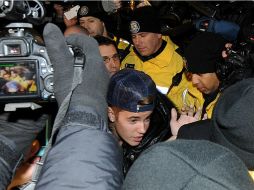Justin Bieber asistió a una discoteca de Buenos Aires, pero al salir se enfureció cuando los paparazzis comenzaron a tomarle fotos. AFP / ARCHIVO