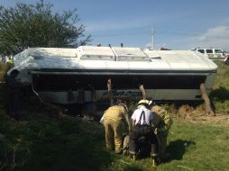 Autoridades se hacen cargo de las labores de rescate y traslado de las personas. EL INFORMADOR /