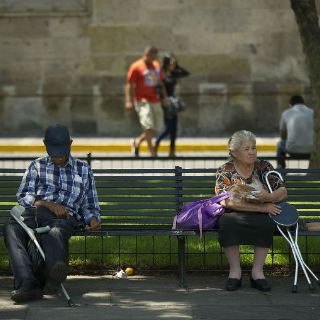 Proponen prisión de cuatro años a quien abandone a un adulto mayor