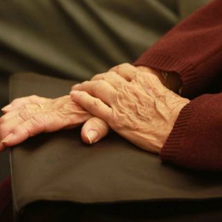 Jóvenes de 20 años pueden padecer mal de Parkinson