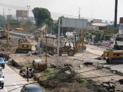 Los trabajos por el Nodo Vial contemplan el retiro del puente peatonal ubicado en Santa Clara. EL INFORMADOR / M. Vargas