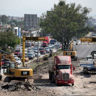 Nuevo frente de obra sorprende y causa caos vial en Periférico