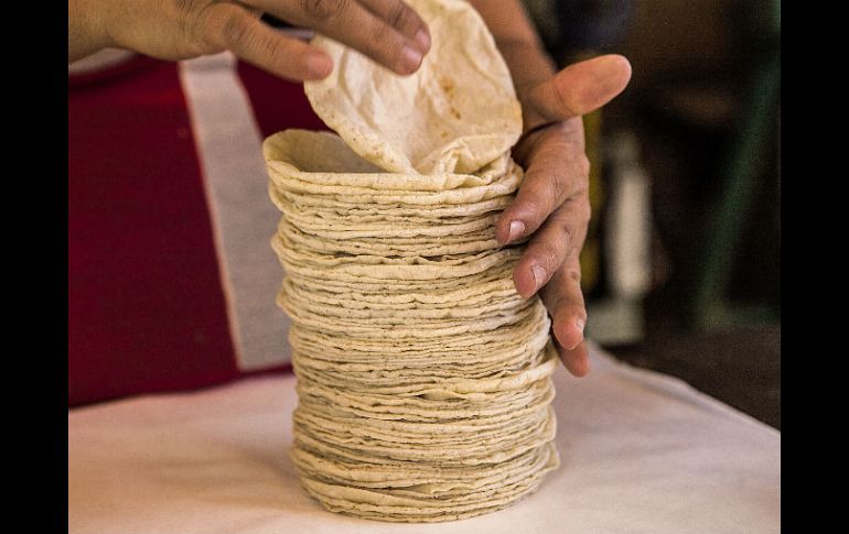 El calcio necesario para el cuerpo se obtiene al consumir de 200 a 400 gramos de tortillas diariamente. EL INFORMADOR / ARCHIVO