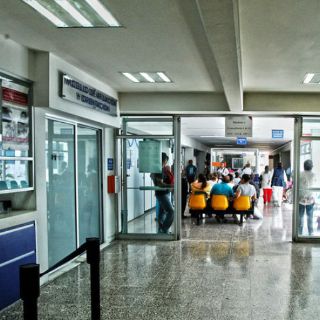 Recomiendan contar con seguro de gastos médicos