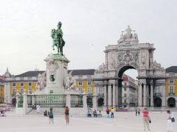 Praça do comércio. Aquí  se encontraba el palacio Real de Portugal, destruido por un terremoto en 1755. ESPECIAL / Wikimedia