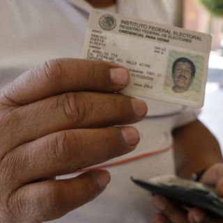 Credenciales para votar se convierten en blocks de construcción