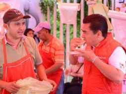 Durante su niñez el aspirante vivió en la Colonia Constitución, lugar en el que este domingo hizo llegar sus propuestas. TWITTER / @ChavaRizo