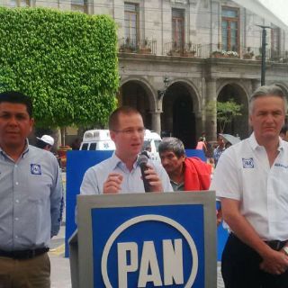 Alfonso Petersen presenta propuesta para frenar la corrupción