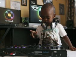 Un video de sus andanzas se hizo viral y ahora DJ AJ tiene casi 25 mil seguidores en Facebook. AP / D. Farrell