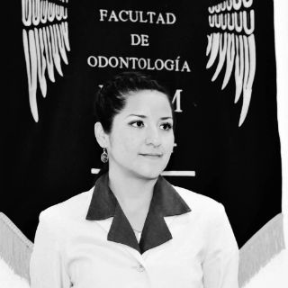 Becaria maya se titula con honores en especialidad de odontología