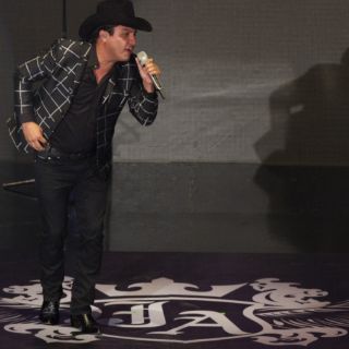 Julión Álvarez y Lucero actuarán en Premios Billboard latinos