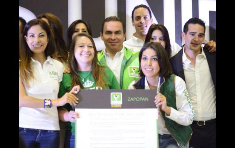 Rizo estuvo presente en la firma del Decálogo por Jalisco, iniciativa del PVEM. TWITTER / @ChavaRizo