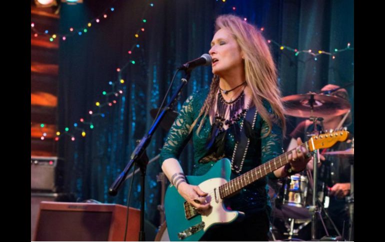 Ricki (Streep) es una guitarrista que deja a su familia por perseguir un sueño de rock and roll. TWITTER / @RickiMovie