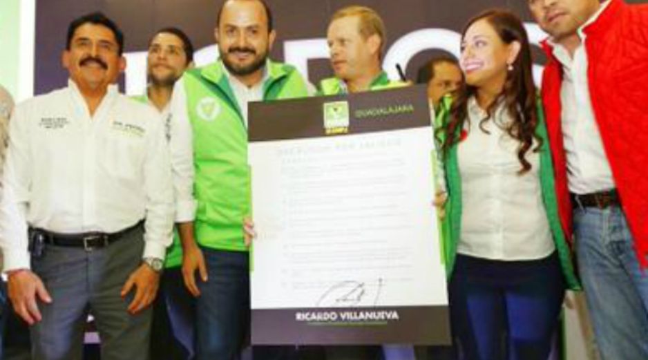 Imagen de la firma del decálogo que se llevó a cabo este lunes. TWITTER / @rvillanueval