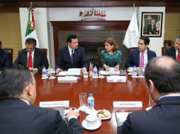 Osorio Chong y Arely Gómez discuten los avances en los proyectos protocolarios en la investigación de desaparición forzada. TWITTER / @ArelyGomezGlz