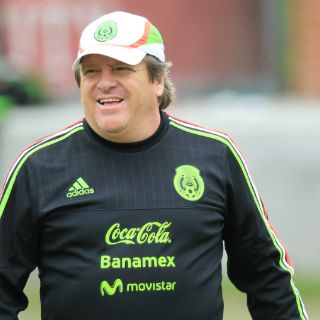 'Piojo' Herrera niega carencia de delanteros para el Tri