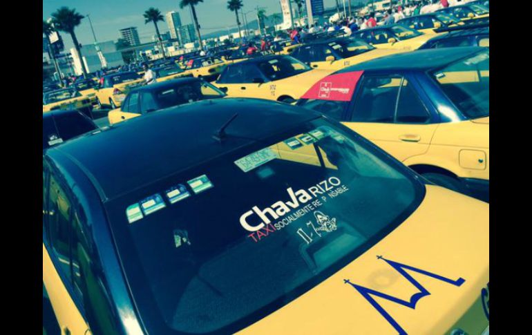 Los taxistas afirmaron que mejorarán los servicios, proyectarán una imagen más amable, limpia y moderna. TWITTER / @ChavaRizo