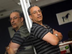 González Moya no pierde la emoción cuando llega el momento de escuchar —y saber que otros escucharán— una de sus piezas.. EL INFORMADOR / A. Hinojosa